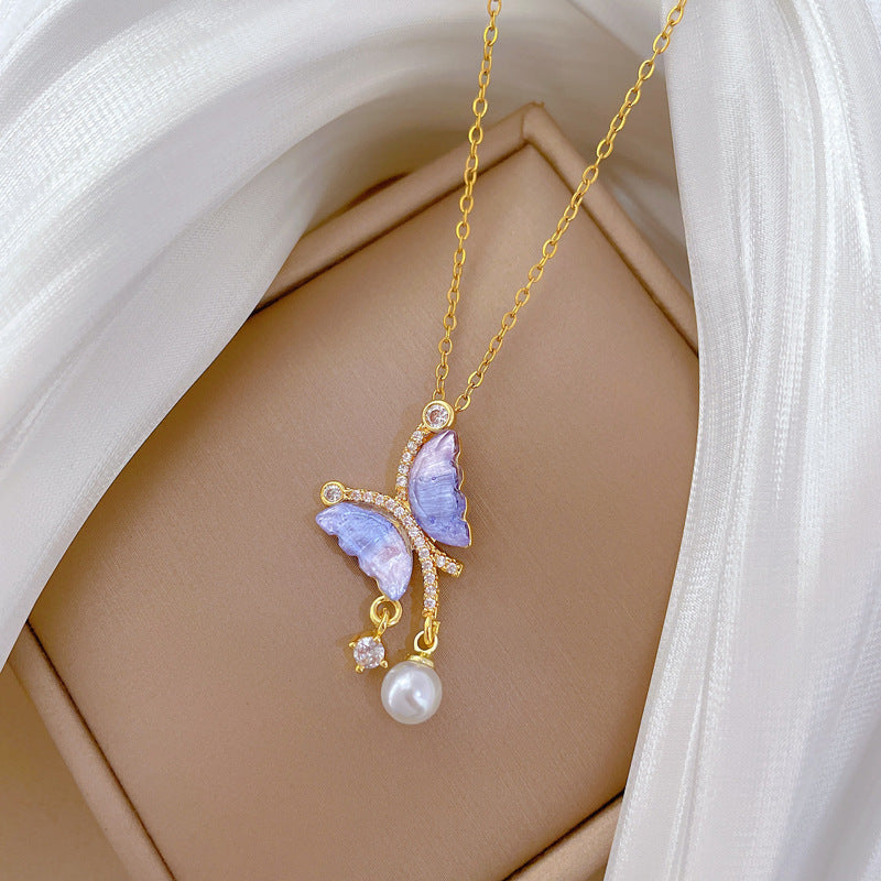 Collana da donna in acciaio inossidabile a forma di farfalla blu in stile cartone animato, con perle e strass