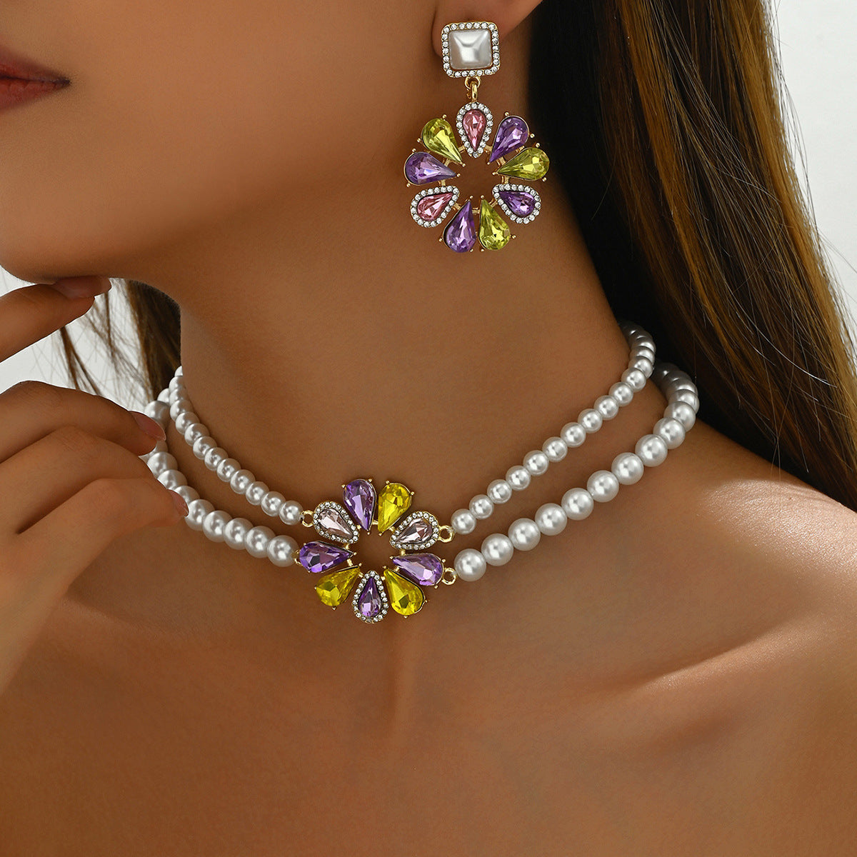 Parure di Collana con Pendente e Orecchini Floreali Minimalisti Vintage in Lega con Intarsio di Strass da Donna