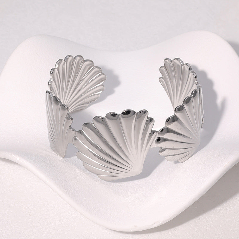 Bracciale Minimalista Elegante Regolabile a Maglie Larghe a Scallop in Acciaio Inossidabile da Donna con Finitura Placcata