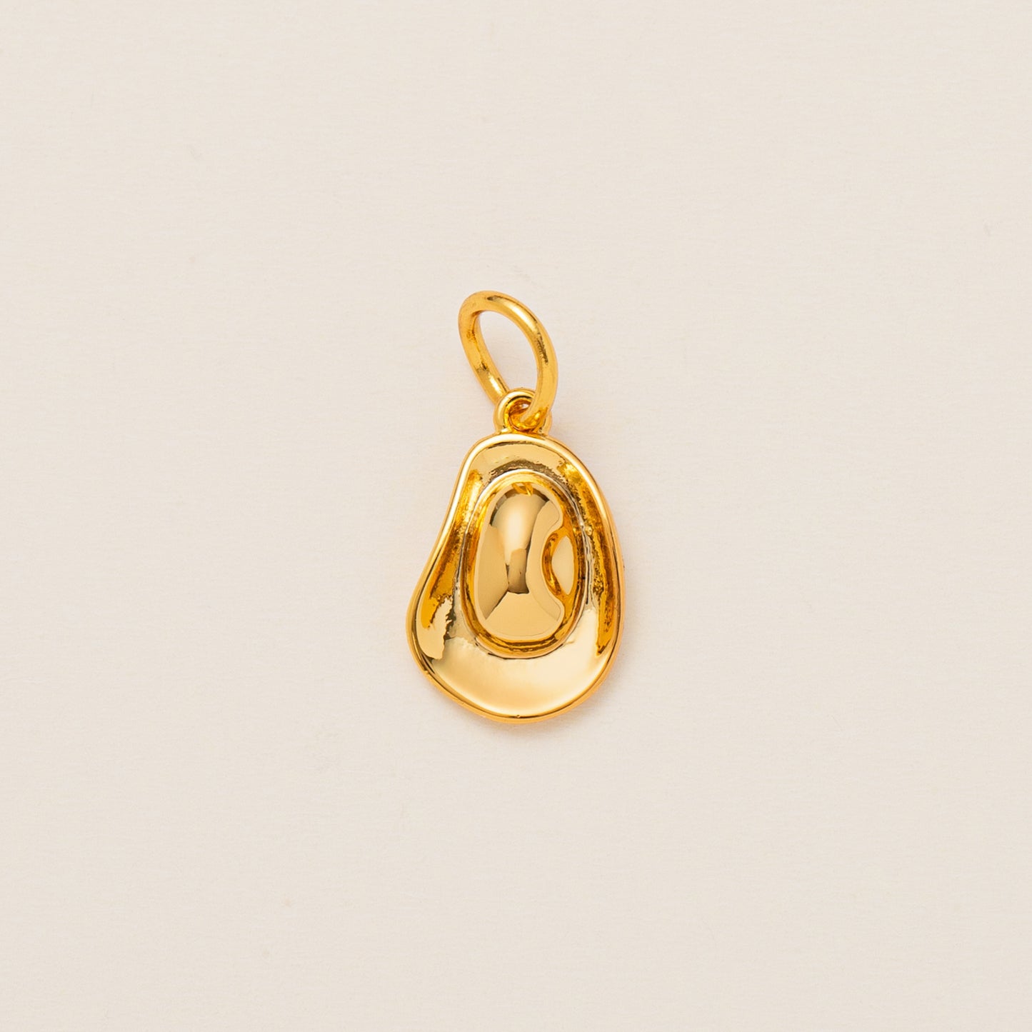 Barra de dijes de corazón chapado en oro de latón a la moda para mujer