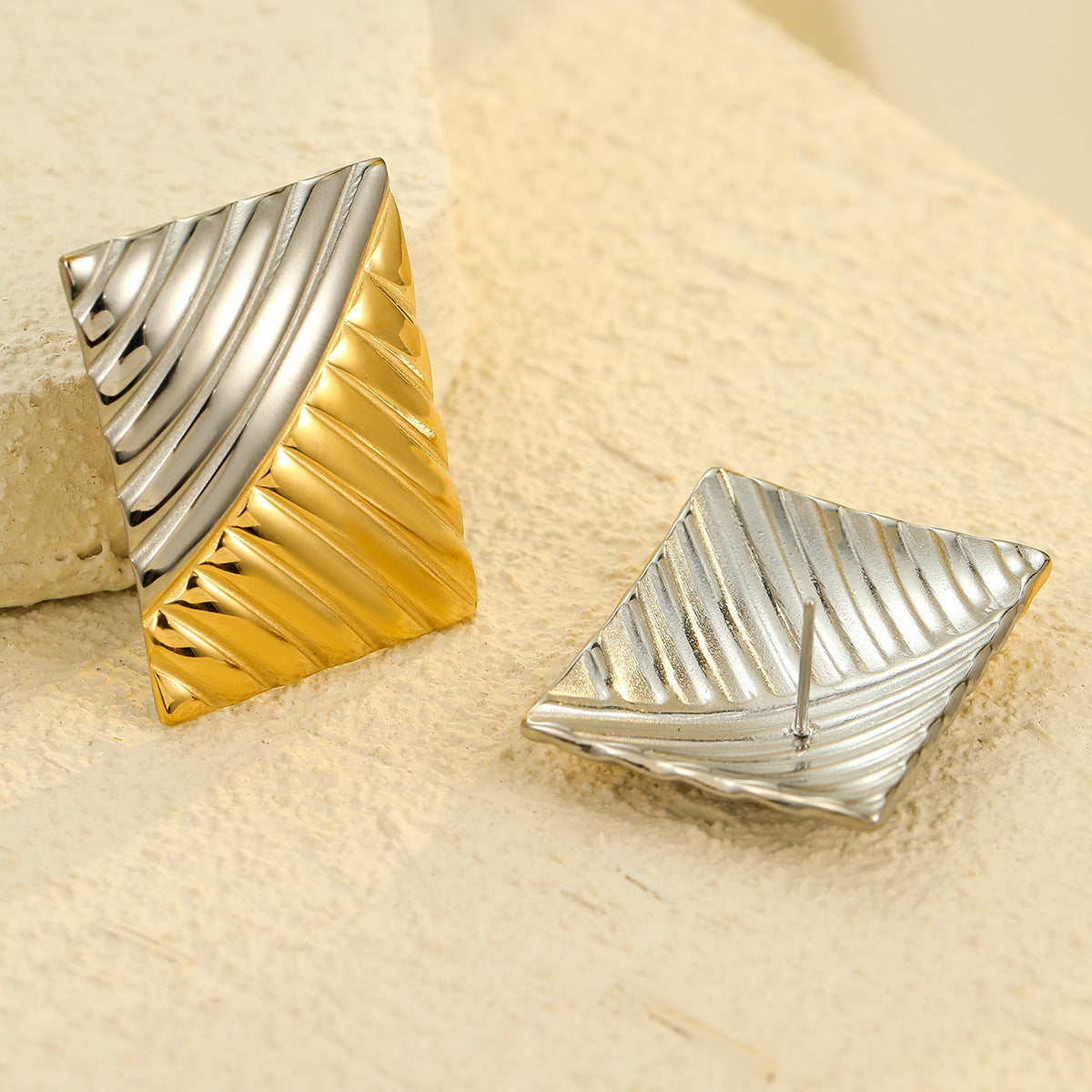 Pendientes de Acero Inoxidable con Textura Cuadrada de Patrón Geométrico, Acabado Galvanizado, Estilo Minimalista y Elegante para Oficina