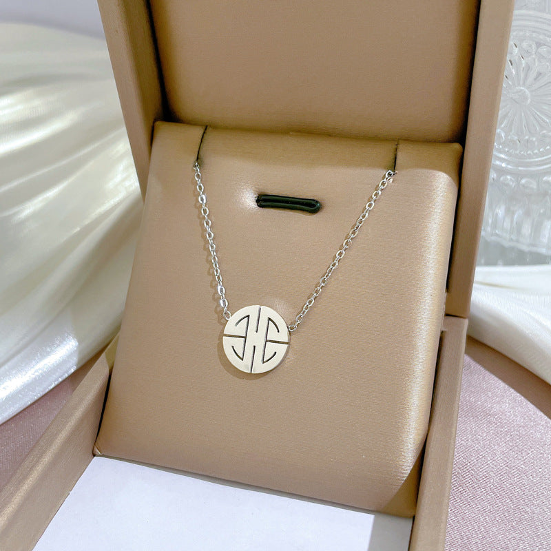 Collana con pendente geometrico minimalista in acciaio al titanio placcato per donna