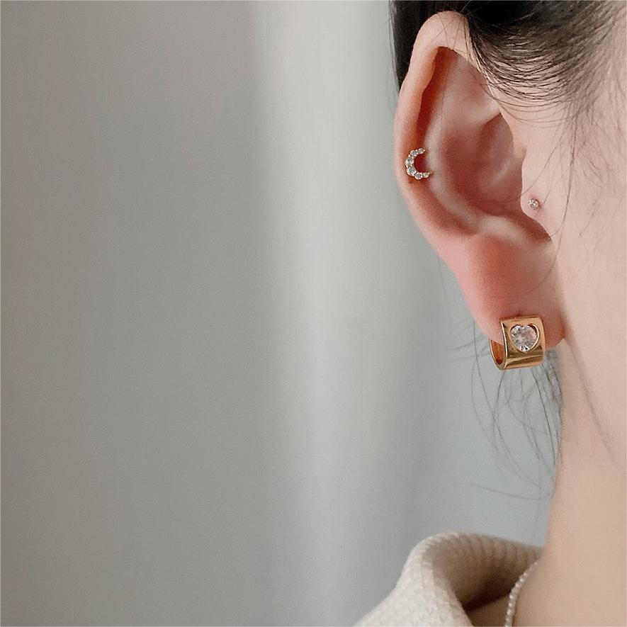 Orecchini a perno minimalisti a forma di cuore in argento sterling 925 con intarsio in zircone per donna