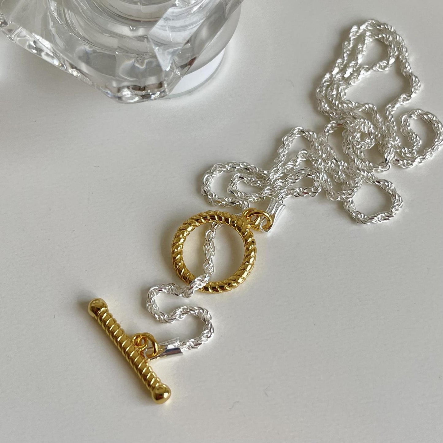 Collana Minimalista Geometrica a Corda Intrecciata in Argento Sterling 925 con Catena di Perline
