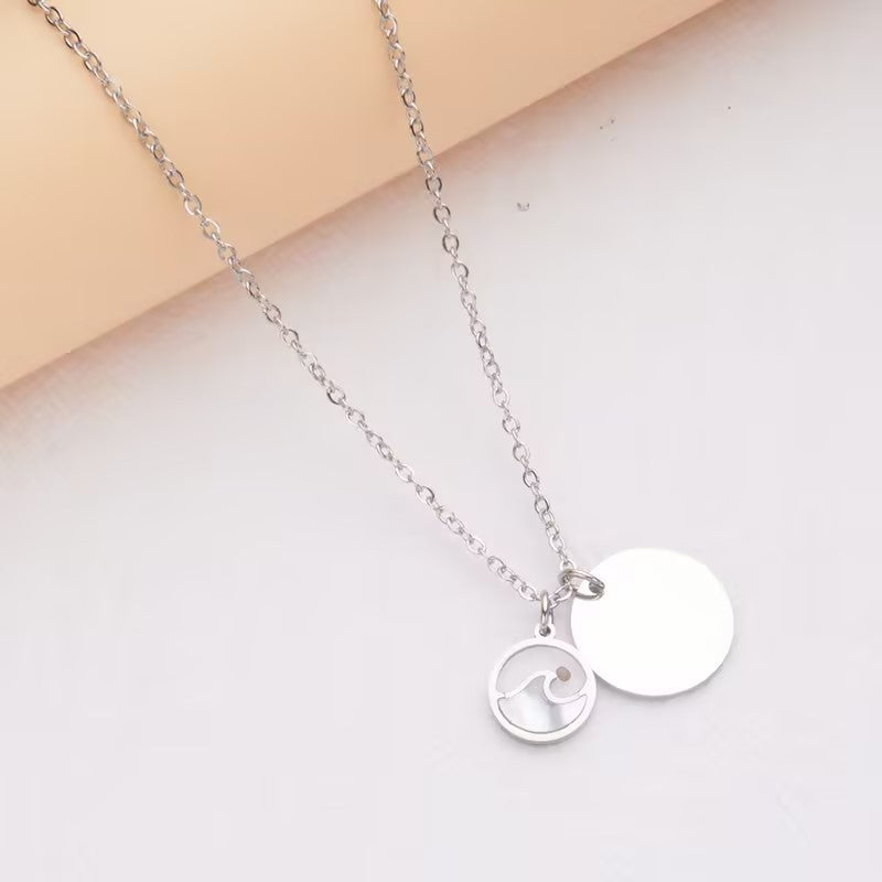 Collana con ciondolo a forma di montagna geometrica a seme di senape in acciaio inossidabile con ciondolo in acciaio al titanio e finitura galvanizzata per donne e uomini