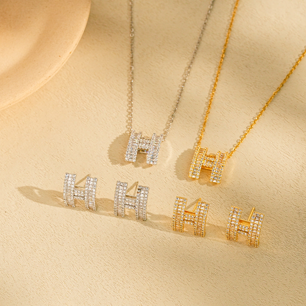 Set di Collane da Donna Minimaliste di Lusso con Cuore e Forme Geometriche in Acciaio al Titanio, Placcate Oro e con Catena a O