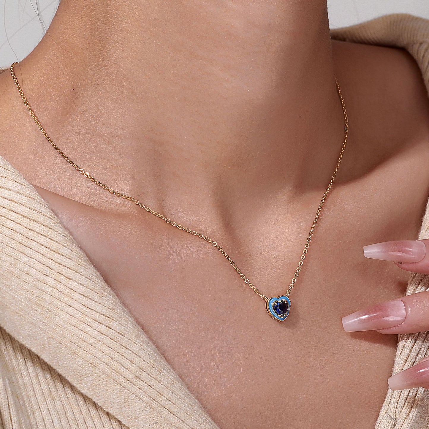 Elegante collana a cuore minimalista in rame con placcatura in oro vero e ciondolo in zirconia cubica su catena a maglie per donna