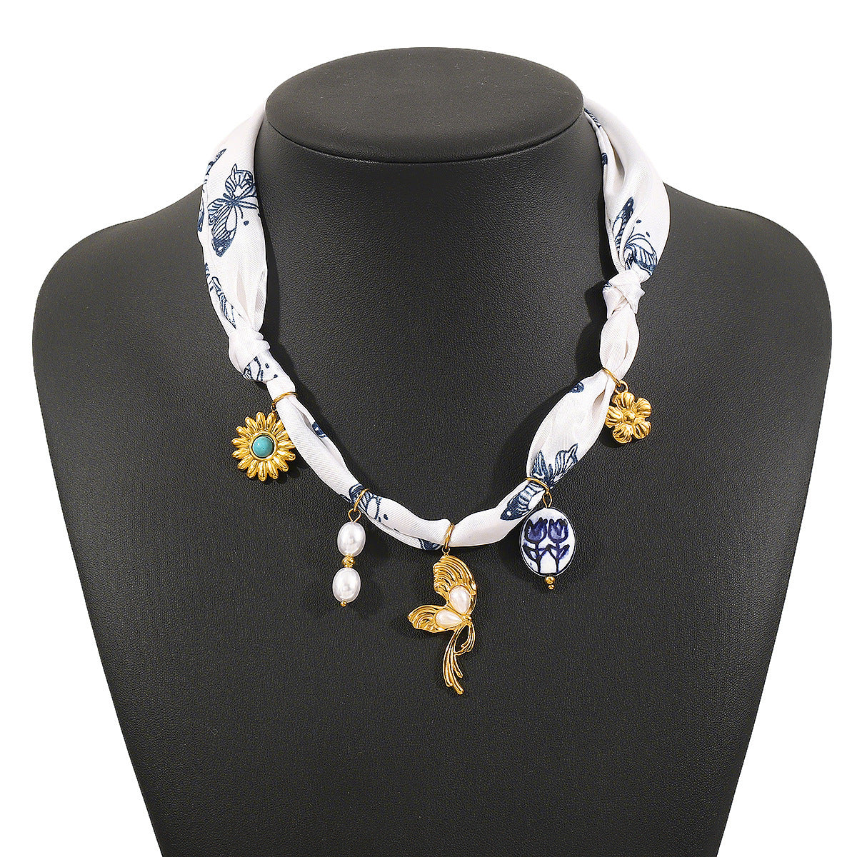 Casual Stainless Steel Flower Ceramic Pendant Necklace for Women