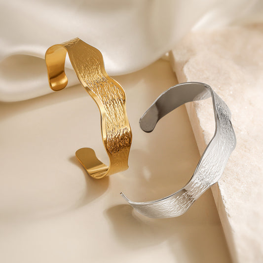 Vintage Wave Geometric Open C-Shaped Stainless Steel Bracelet for Women with Plated Finish