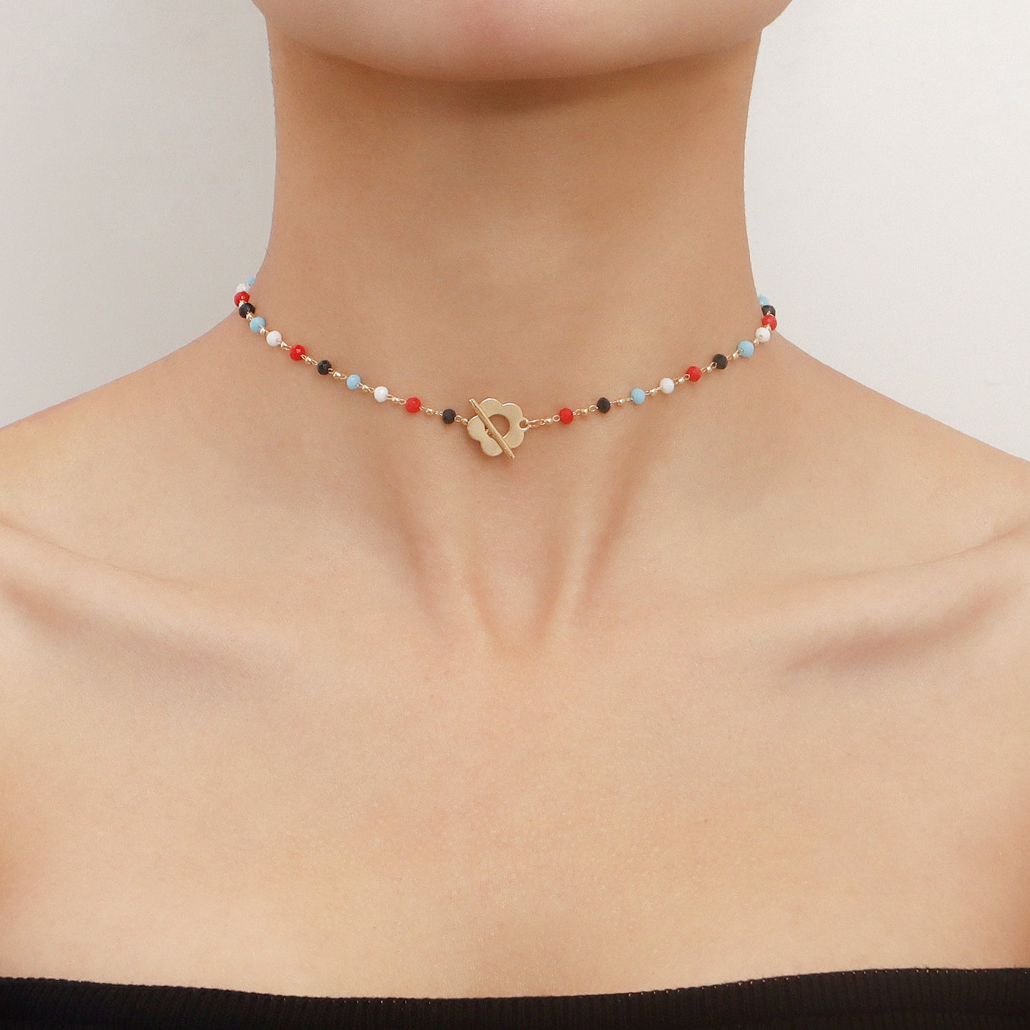 Minimalist Floral Pendant Necklace in Alloy with Plated Finish Short Geometric Design for Women