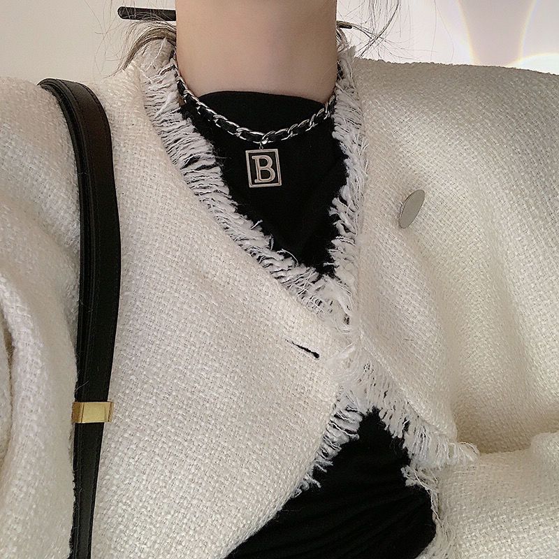 Collar con colgante de letra B geométrica de moda en acero de titanio con acabado chapado estilo gargantilla corta
