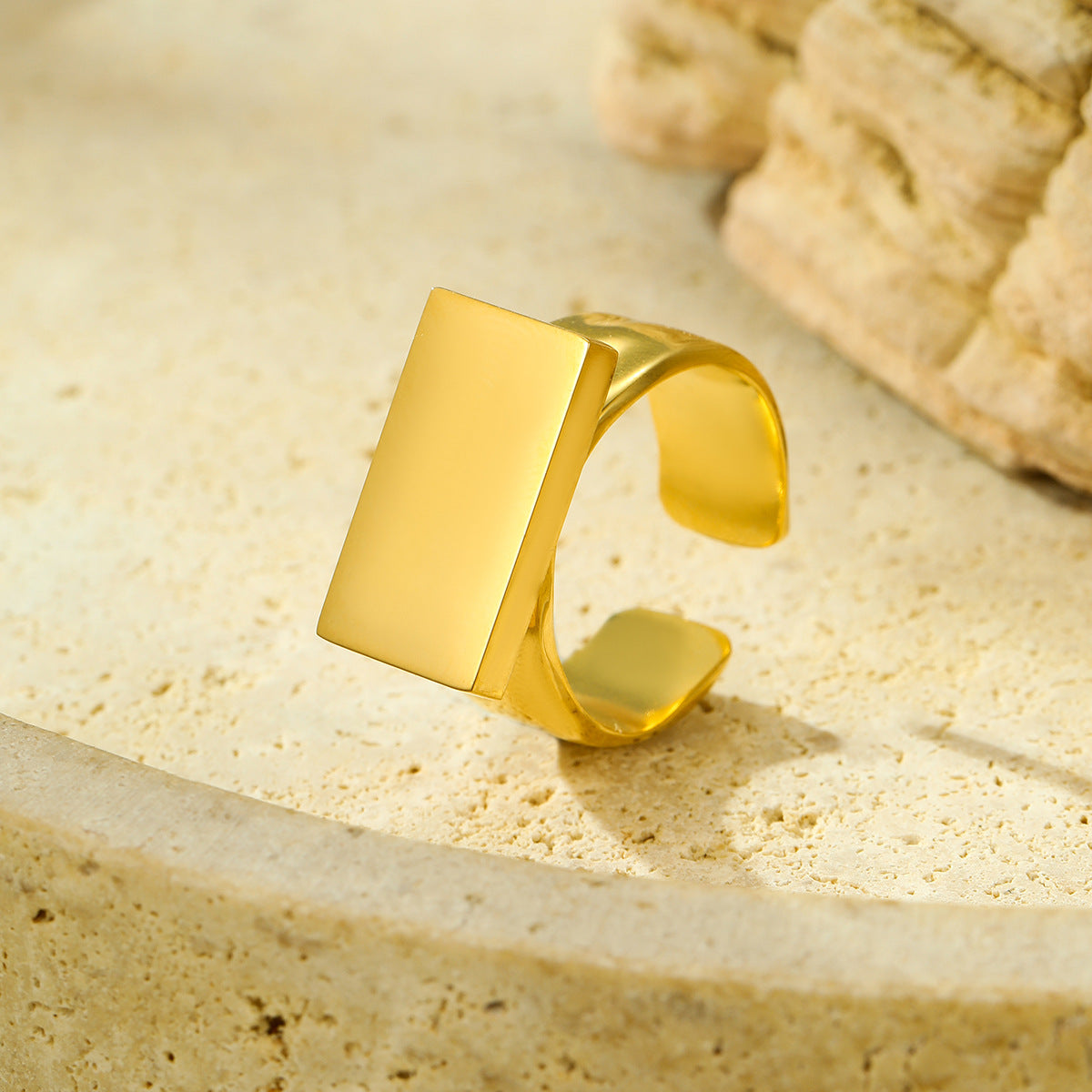Anello da donna rettangolare di lusso minimalista in acciaio inossidabile placcato oro 18 carati