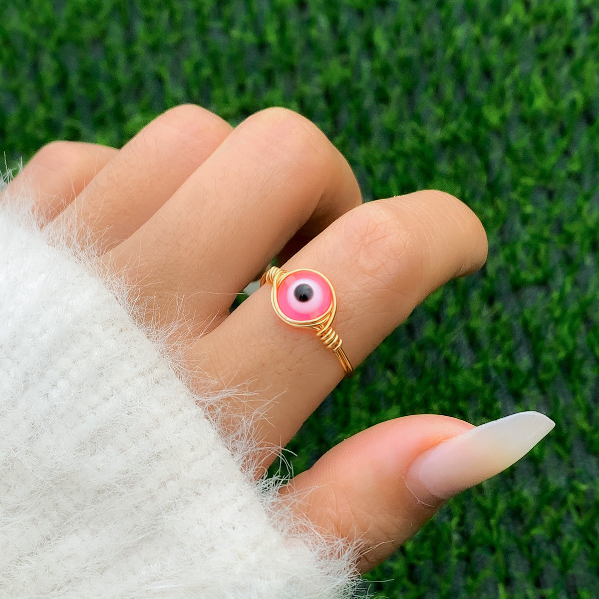 Anillo rústico de cobre hecho a mano con forma geométrica irregular e incrustaciones de cristal para mujer