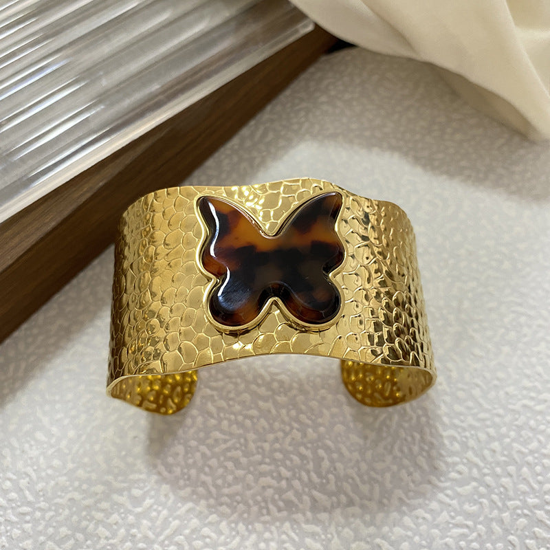 Sweet Gold Plated Stainless Steel Heart Geometric Necklace for Unisex