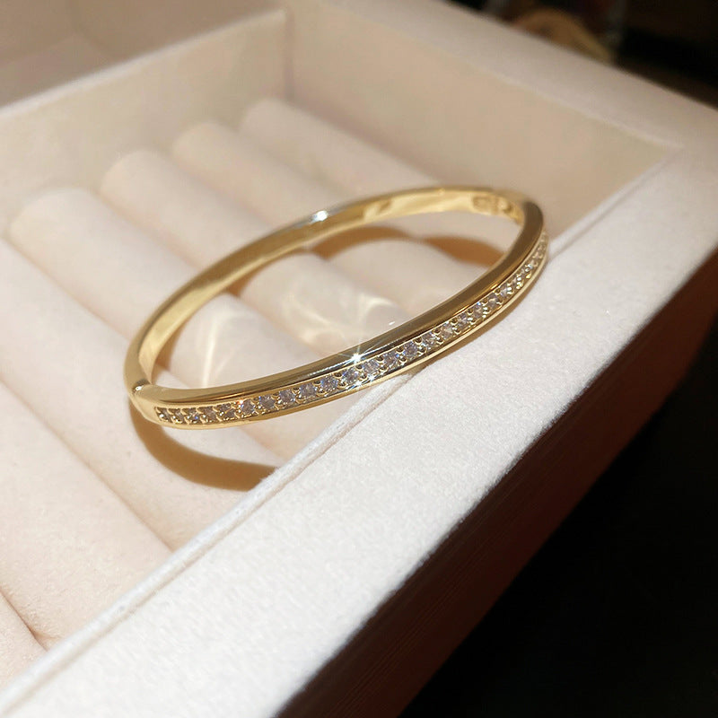 Pulsera tipo brazalete de aleación de cobre bañada en oro de lujo con incrustaciones de diamantes de imitación para mujer