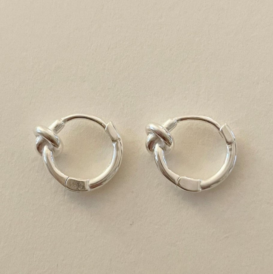 Minimalist Knot Design Star-Shaped 925 Sterling Silver Hoop Earrings with Handcrafted Finish