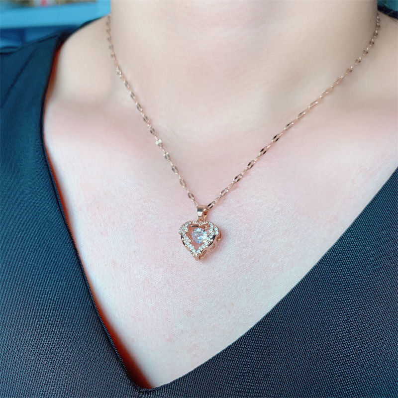 Elegante collana a forma di cuore in acciaio al titanio da donna con intarsio di strass e finitura placcata, stile catena a labbro, design chic minimalista
