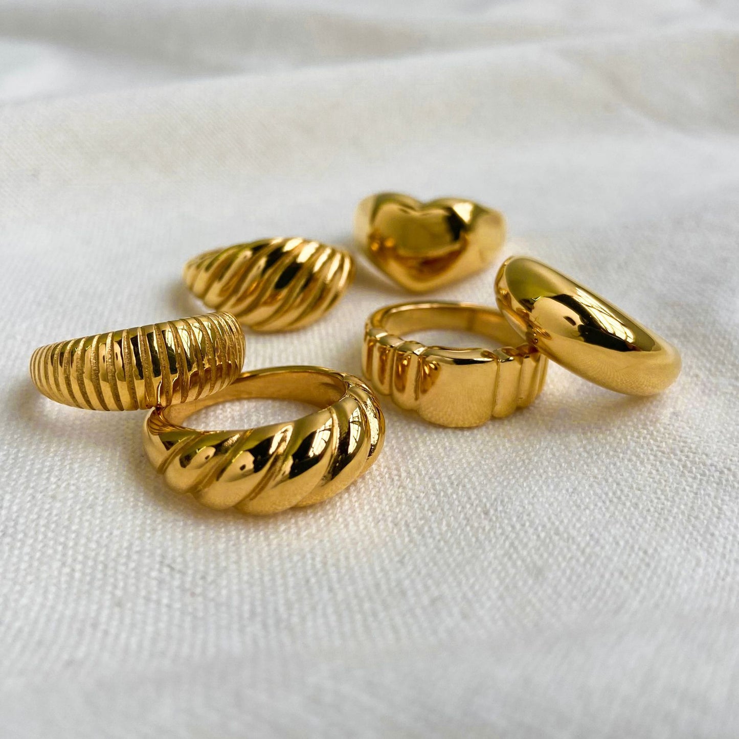 Anello minimalista geometrico a forma di corno in acciaio inossidabile placcato oro da donna