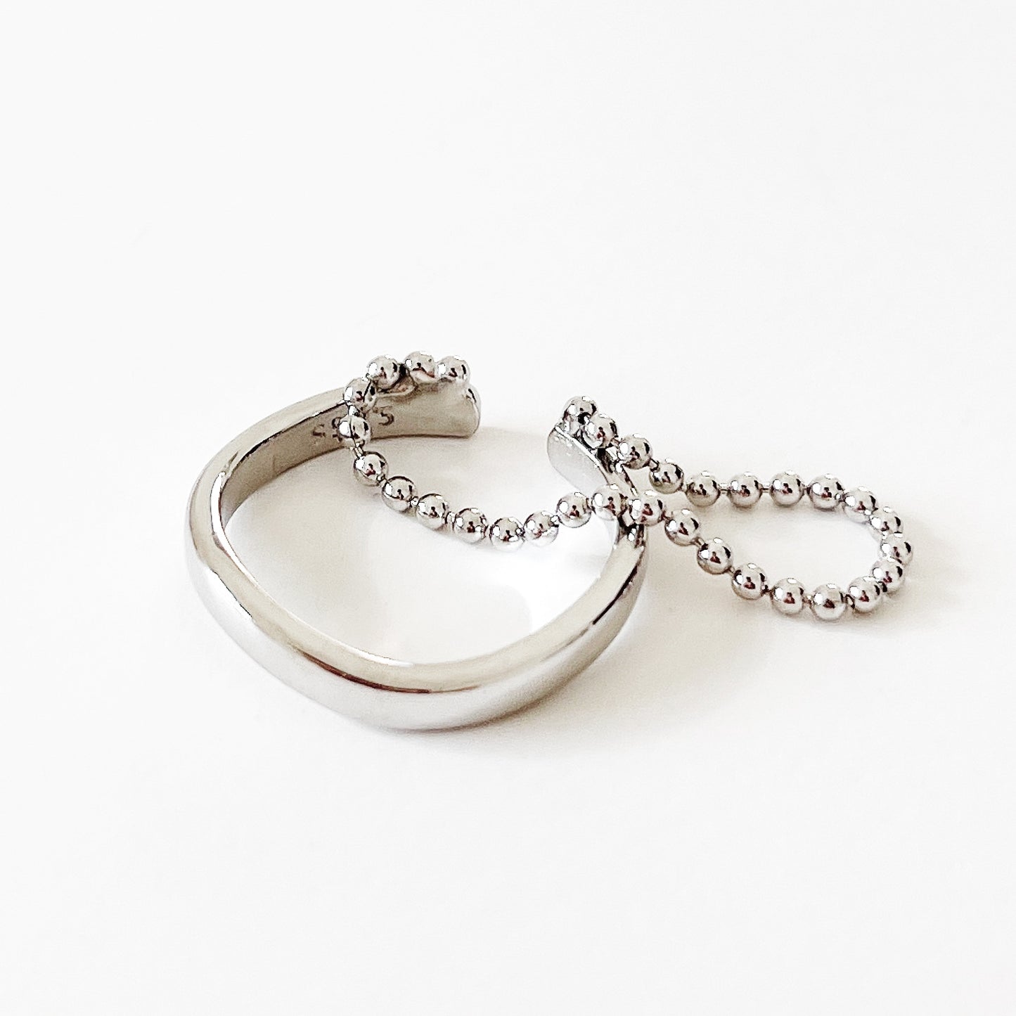 Anello da donna minimalista con intarsio lettera in argento sterling 925