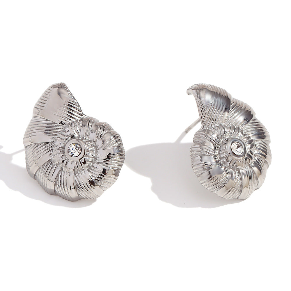 Orecchini da donna in acciaio inossidabile a forma di conchiglia geometrica in stile vintage, placcati in oro 18 carati e decorati con strass