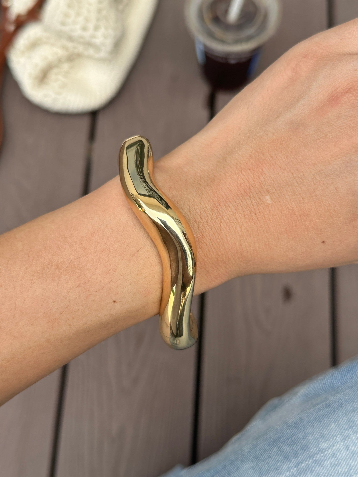 Bracciale a Polsino con Acrilico e Olio a Goccia Geometria Sfumata di Moda