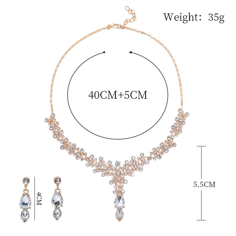 Sweet Minimalist Floral and Geometric Alloy Pendant Necklace with Rhinestone Inlay for Women, Twisted Plate Chain, Delicate Clavicle Chain Suitable for Sweaters and Wedding Occasions