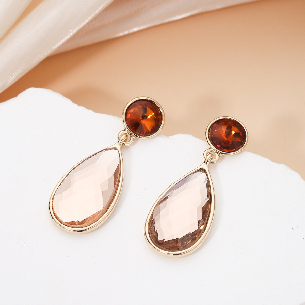 Aretes de Cobre Geométricos Minimalistas en Forma de Gota de Agua con Incrustaciones de Diamantes de Imitación para Mujer