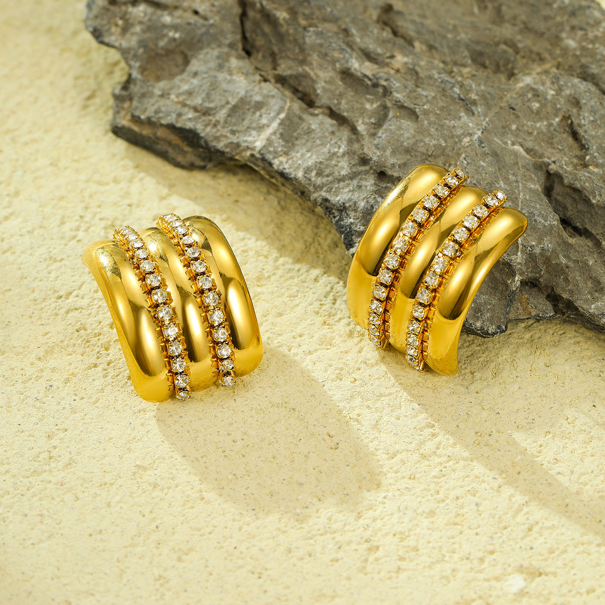 Orecchini a perno da donna minimalisti geometrici in acciaio al titanio con intarsio in zircone