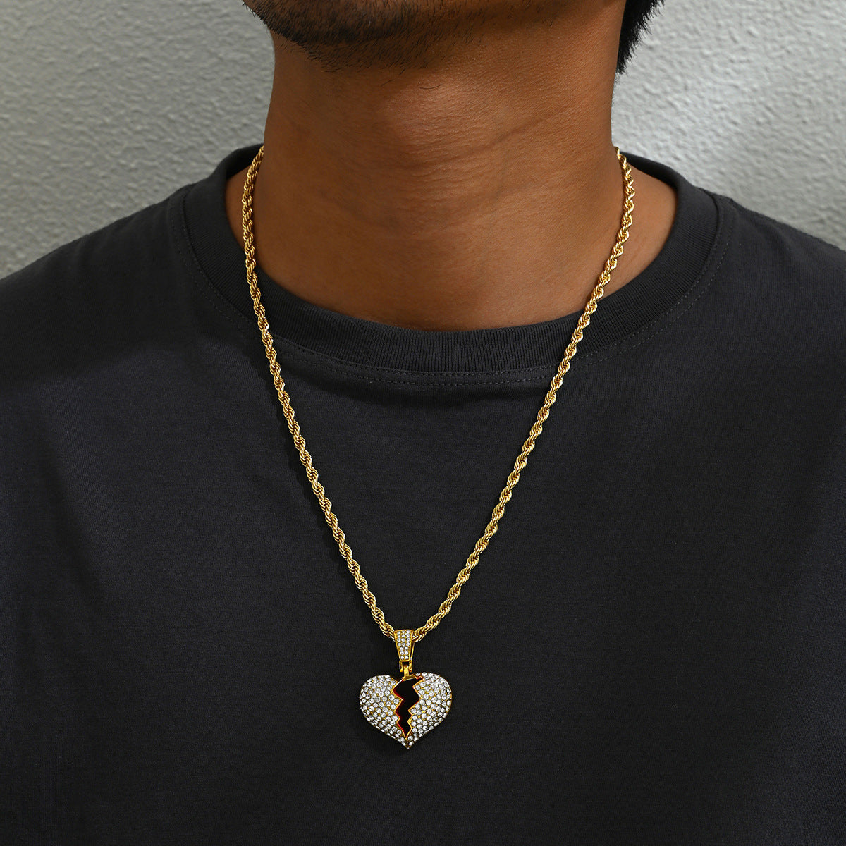 Minimalist Fashionable Hip Hop Cuban Chain Necklace for Men with Geometric and Heart-Shaped Alloy Pendant and Rhinestone Inlay