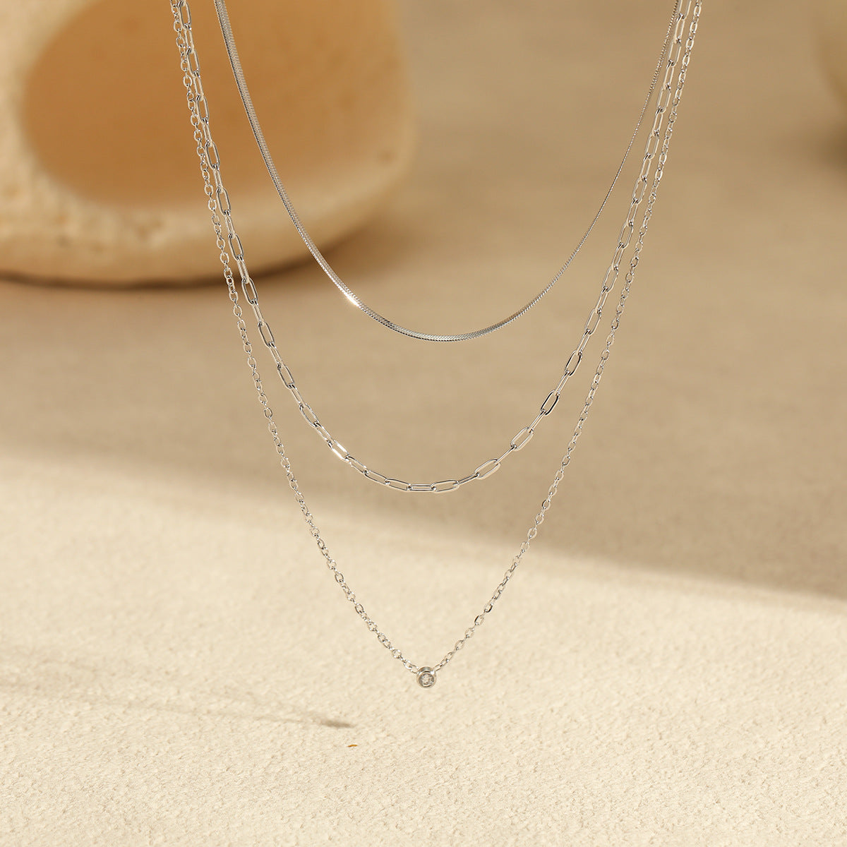 Collar minimalista de acero titanio geométrico con incrustaciones de circonita para mujer, cadena chapada a la clavícula