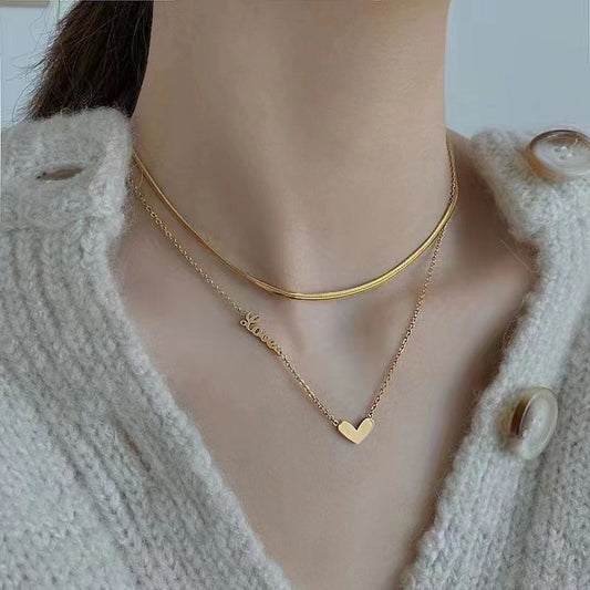 Elegante Collana da Donna con Ciondolo a Cuore in Acciaio al Titanio, Finitura Lucida e Design Minimalista