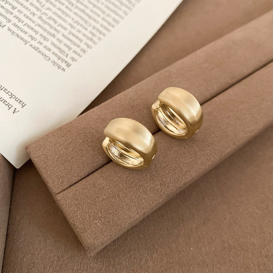 Orecchini a perno geometrici minimalisti in metallo con finitura placcata da donna, gioielli per l'orecchio lussuosi, alla moda e versatili per tutti i giorni