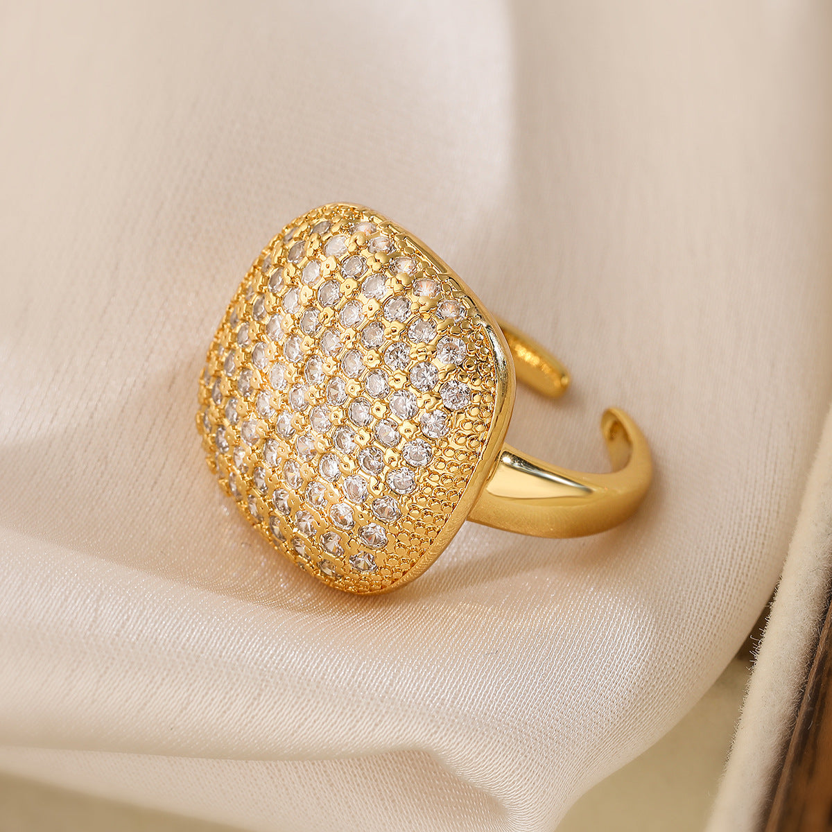 Anello da donna in rame a cuore geometrico minimalista con intarsio di strass e finitura placcata