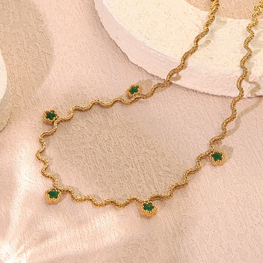 Collana da donna in acciaio inossidabile placcato oro di lusso con stella e zirconi cubici