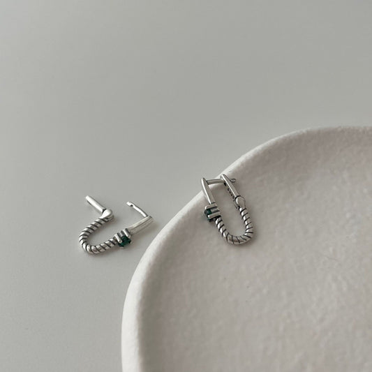 Minimalist Leaf-Shaped 925 Sterling Silver Earrings with Green Zircon Inlay