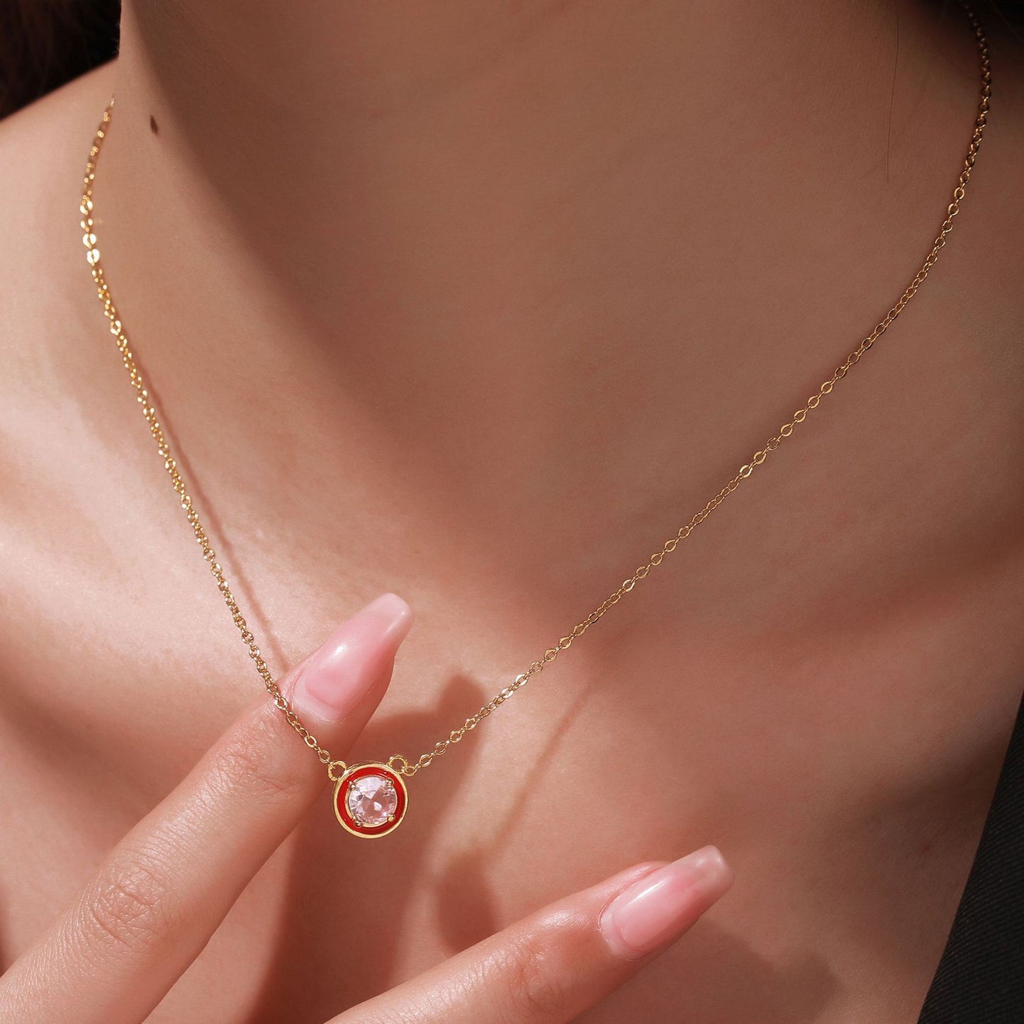 Fashion Commuter Style Round Rhinestone Collar Necklace for Women in Stainless Steel with 14K Gold Plating