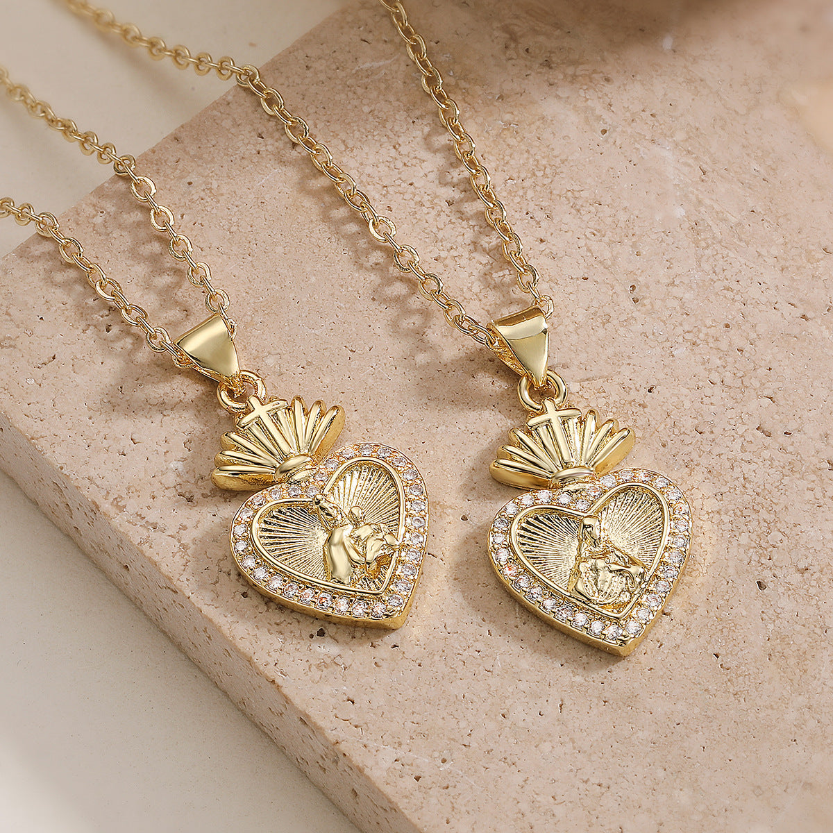 Vintage 18K Gold Plated Brass Heart Cubic Zirconia Pendant Necklace for Women