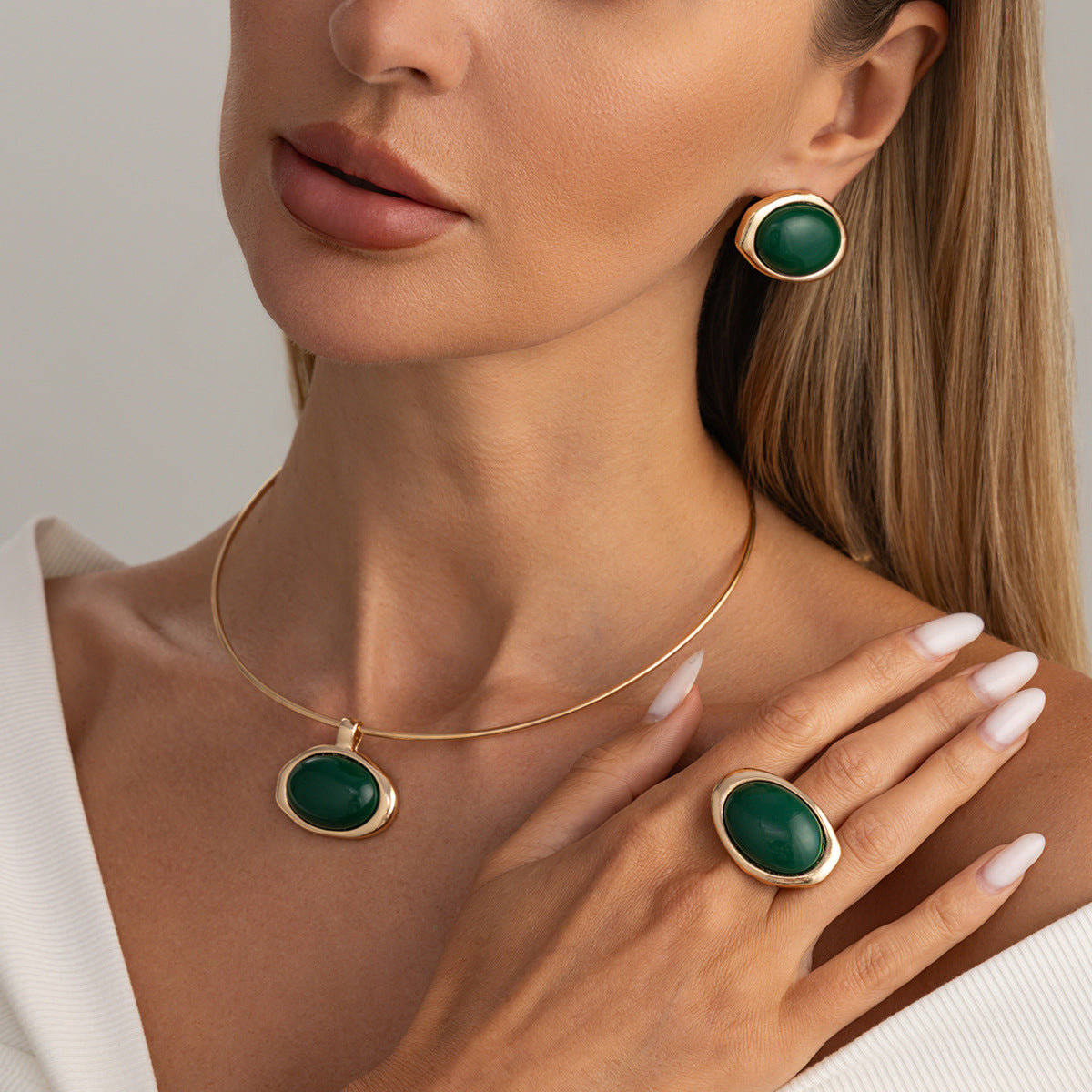 French Vintage Gradient Acrylic Geometric Oval Pendant Iron Plated Choker Necklace for Women