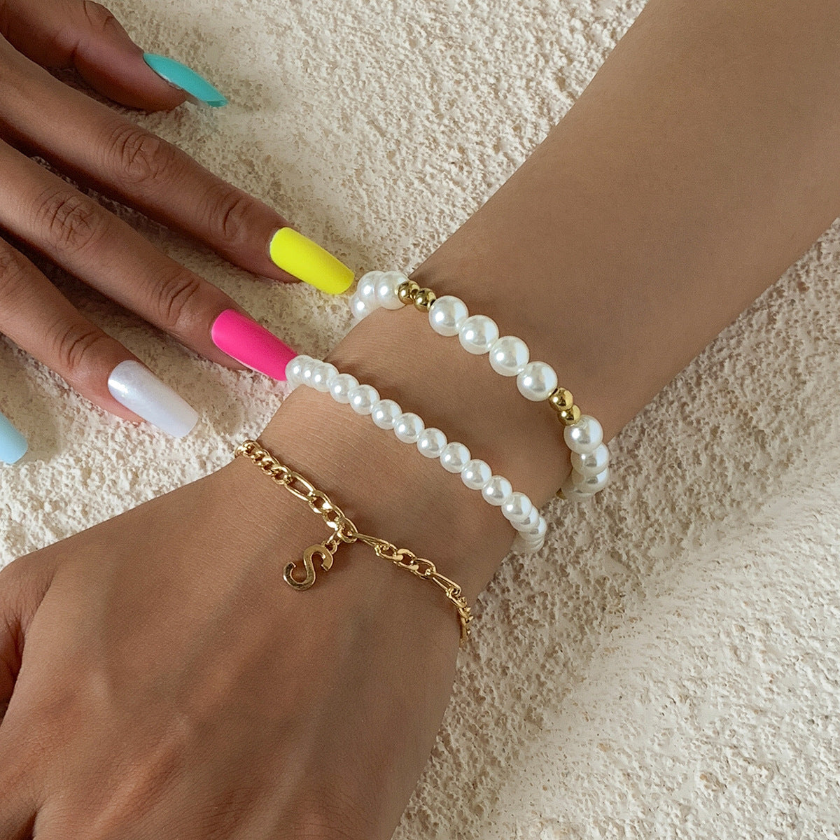 Set di braccialetti minimalisti con fiocco e perline, perle finte e finitura placcata, da donna