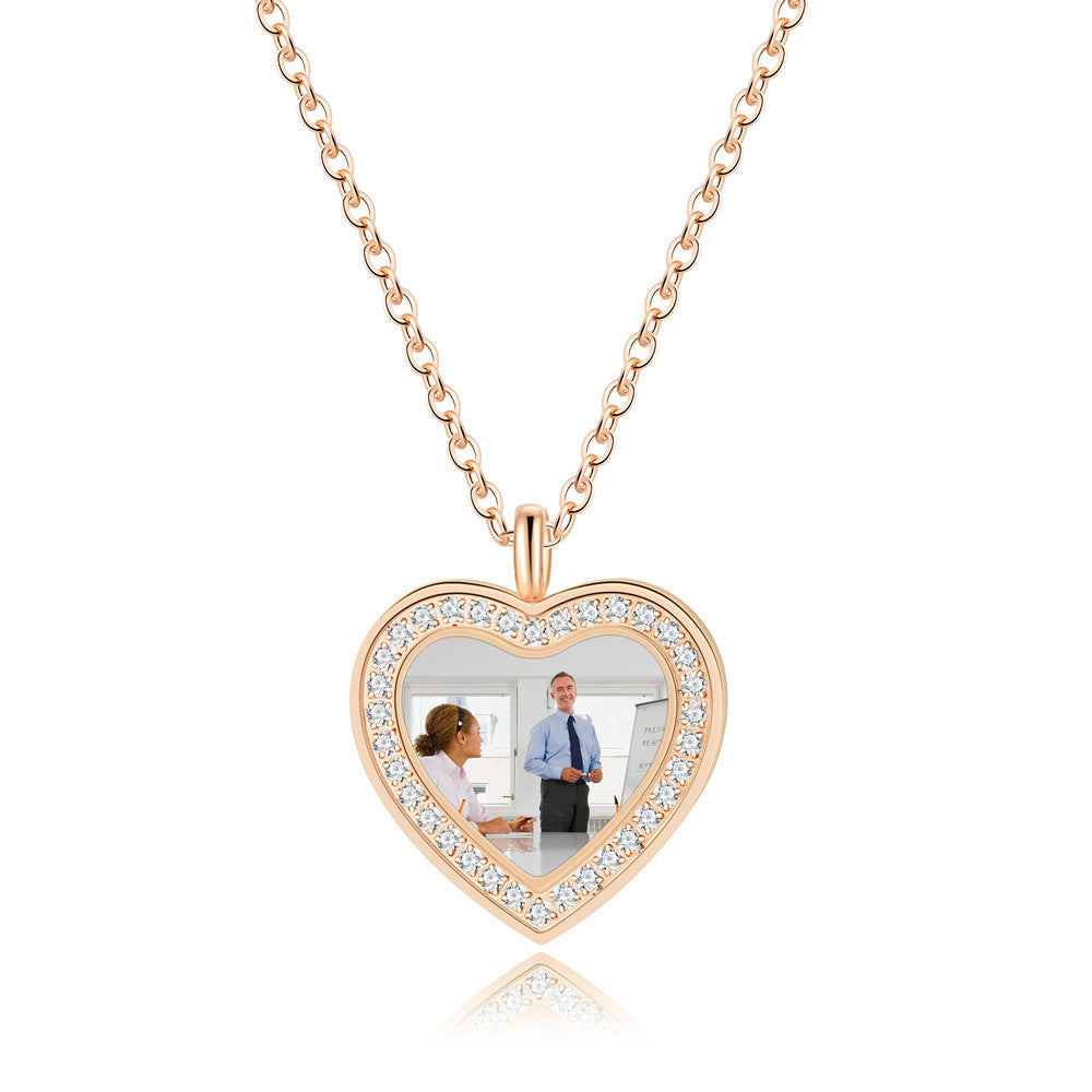 Collar minimalista de acero inoxidable chapado en oro de 18 quilates con barra de circonita cúbica en forma de corazón para mujer