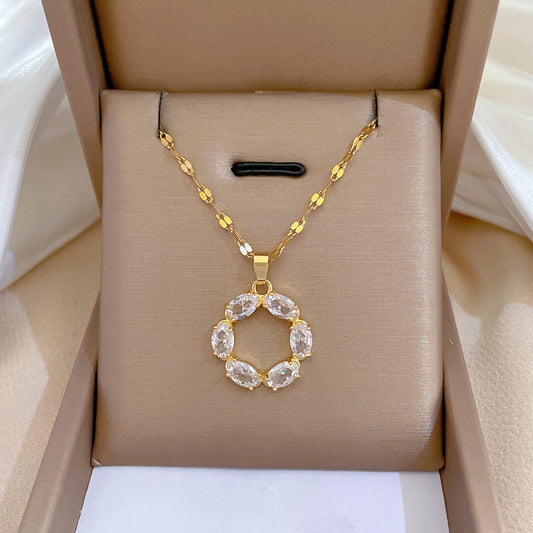 Collar Pendiente Minimalista de Acero de Titanio Delicado para Mujer con Forma de Anillo Geométrico e Incrustaciones de Circonita