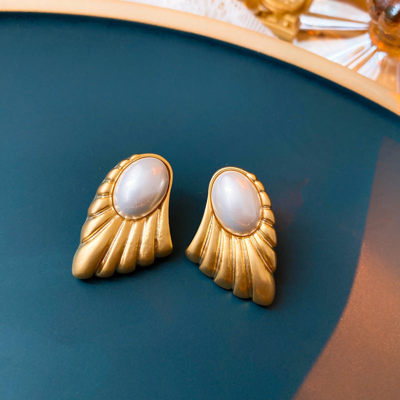Orecchini a perno con perla geometrica vintage di lusso in rame placcato con perni in acciaio per donna