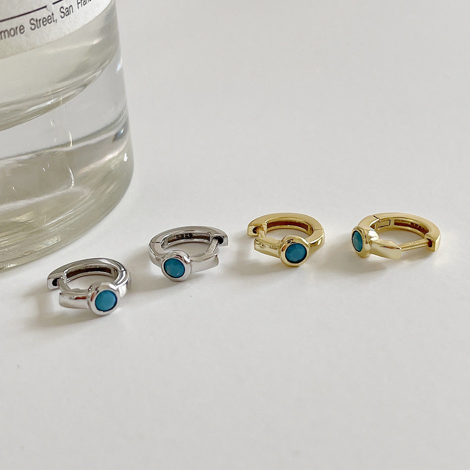 Dulces pendientes de aro minimalistas de plata de ley 925 con circonita cúbica azul