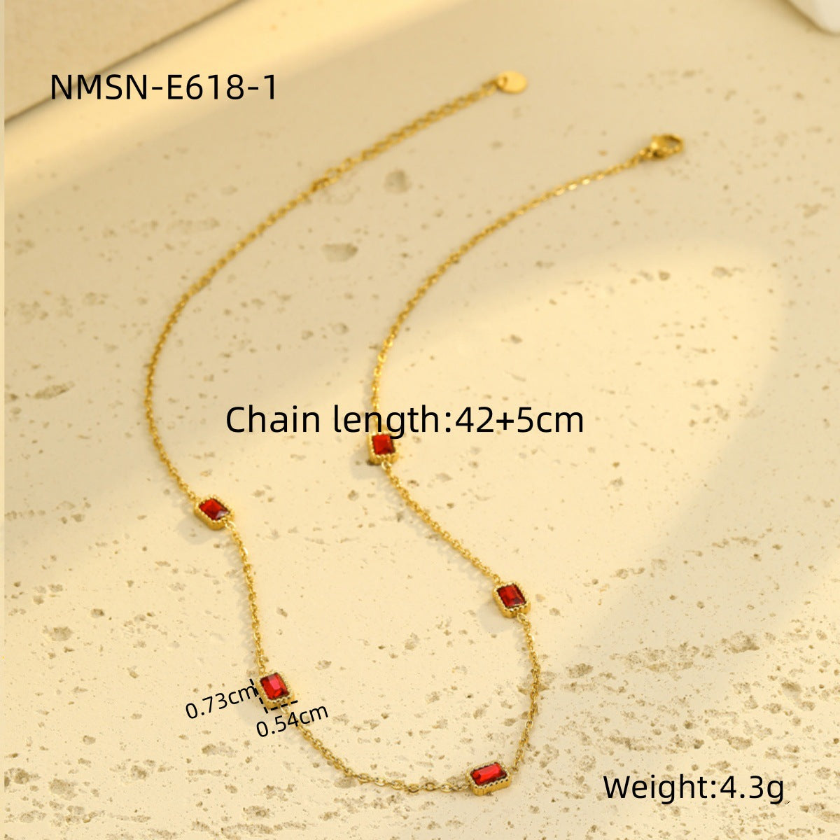 Collana da donna minimalista con pendente quadrato in acciaio inossidabile con intarsio in strass e placcatura in oro