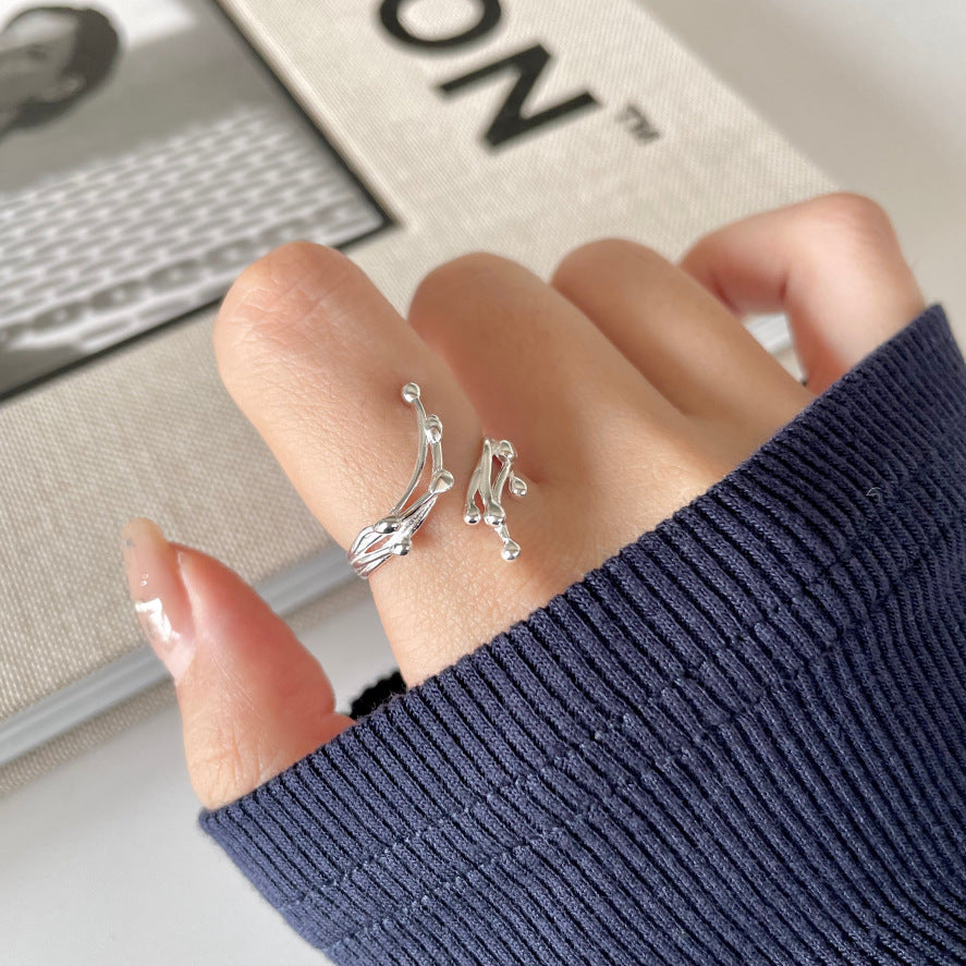 Anillo Minimalista Irregular en Forma de Rama de Plata de Ley 925 con Acentos Geométricos y Florales