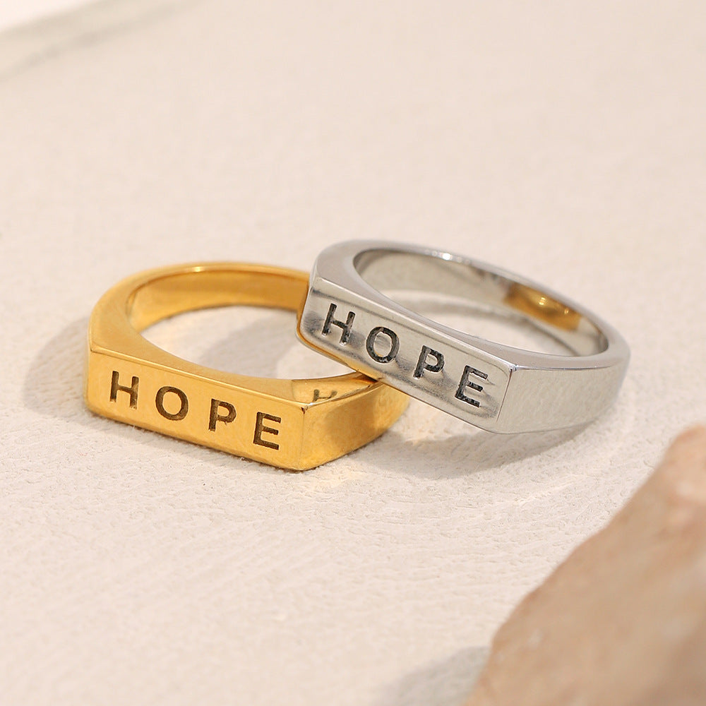 Anello da donna minimalista in acciaio inossidabile a forma di lettera con placcatura in oro 18K