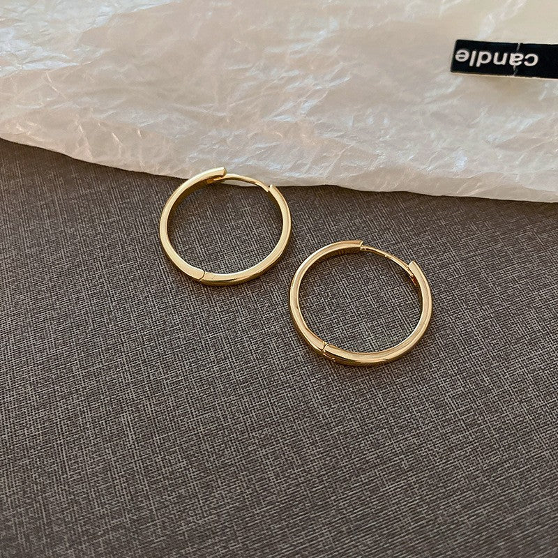 Orecchini a perno geometrici minimalisti in metallo con finitura placcata da donna, gioielli per l'orecchio lussuosi, alla moda e versatili per tutti i giorni