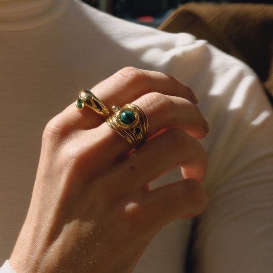 Anillo de Acero Inoxidable de Titanio Geométrico Chapado para Mujer con Acento de Malaquita, Accesorio de Moda Lujoso y Minimalista