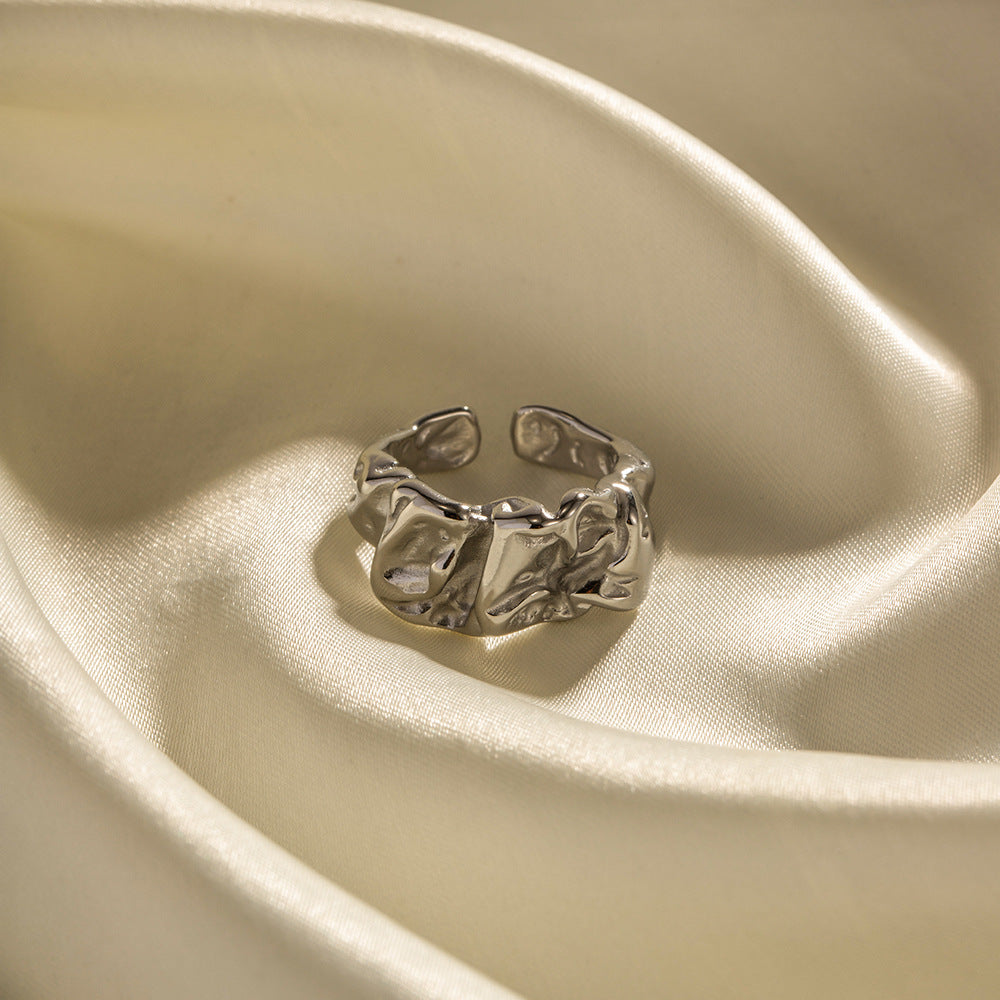 Anillo de acero inoxidable geométrico minimalista con acabado chapado para mujer, anillo de moda de tonos fríos para dedo índice