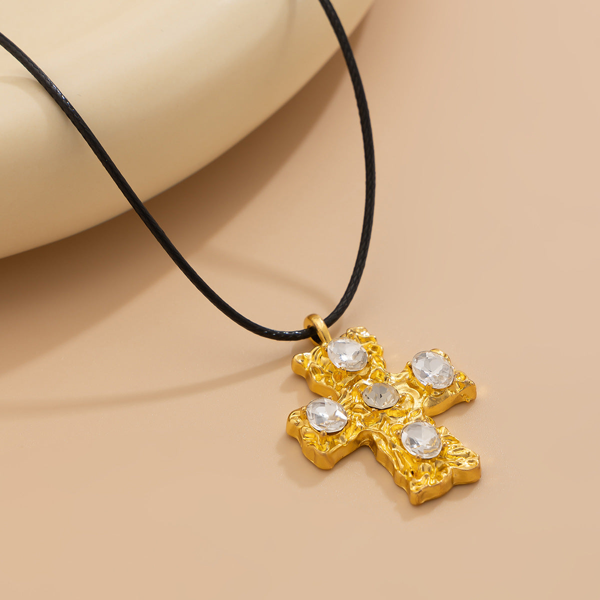 Minimalist Geometric Round Alloy Plated Pendant Necklace with Faux Pearl Wax Cord for Women